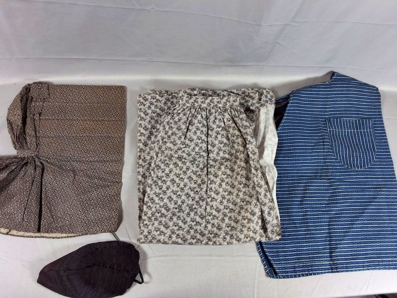 Lot 8: 2 Bonnets and 2 Aprons
