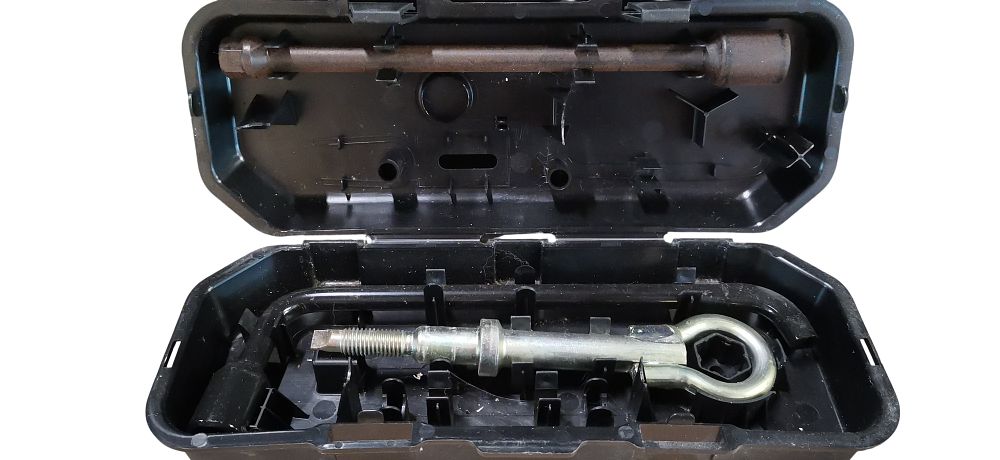 Lot 576: PSA Peugeot Citroen Vehicle Emergency Tool Kit Part Number 96 544 729 80
