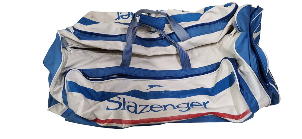 Lot 577: Slazenger Sports Holdall