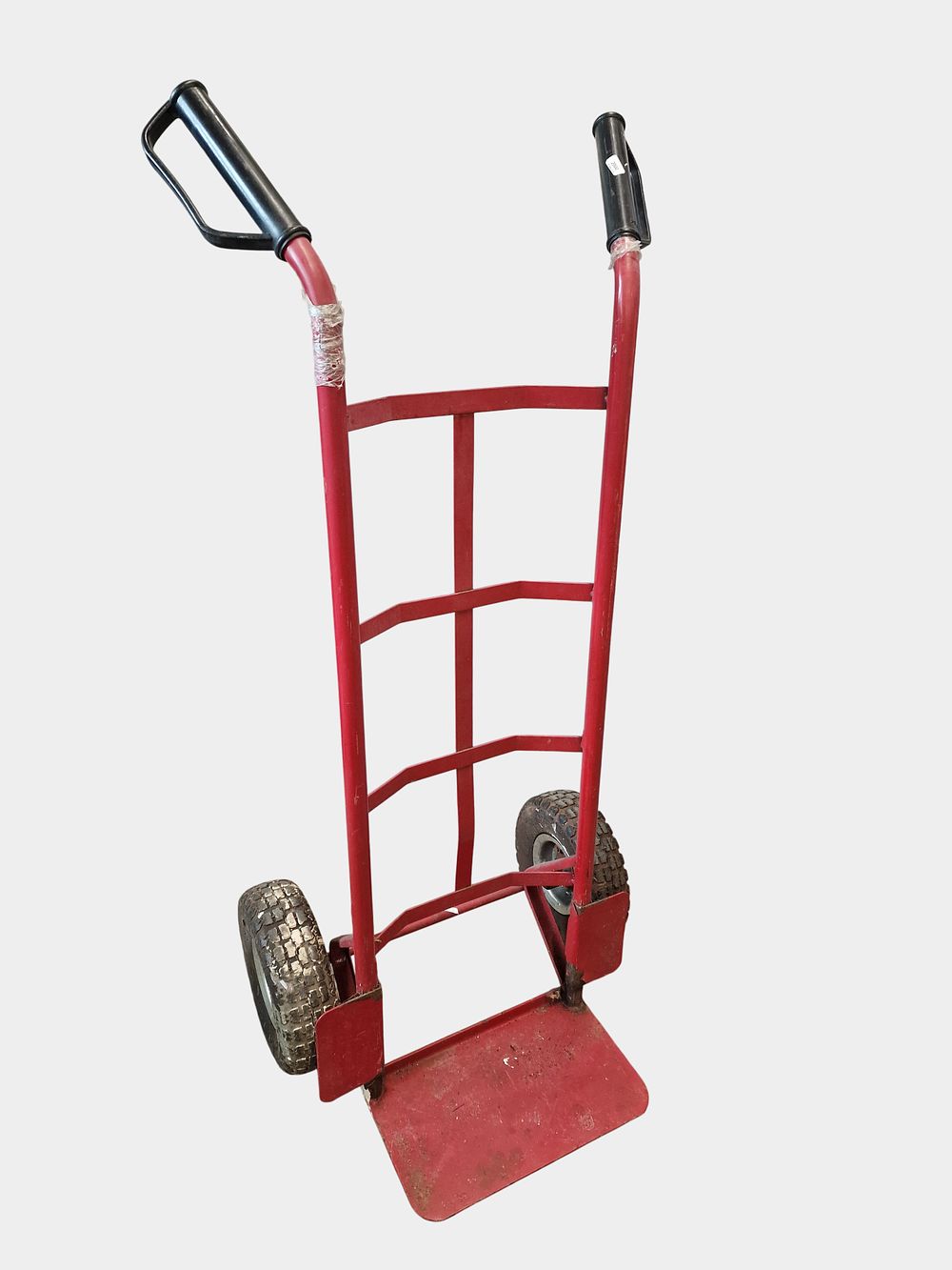 Lot 589: Heavy-Duty Red Tubular Steel Manual Sack Barrow with Pneumatic Tyres