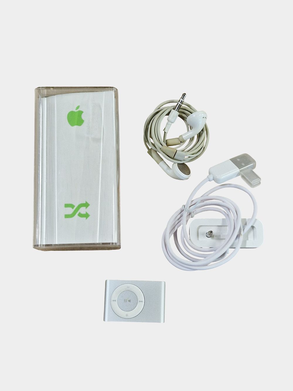 Lot 592: Apple iPod Shuffle 2nd Generation Silver 1GB MP3 Player with Accessories and Original Packaging
