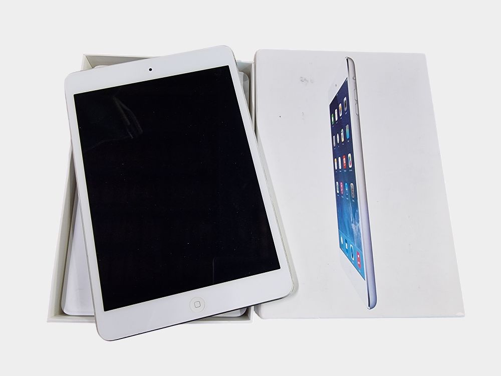 Lot 593: Apple iPad Mini 1st Generation 16GB Wi-Fi White and Silver