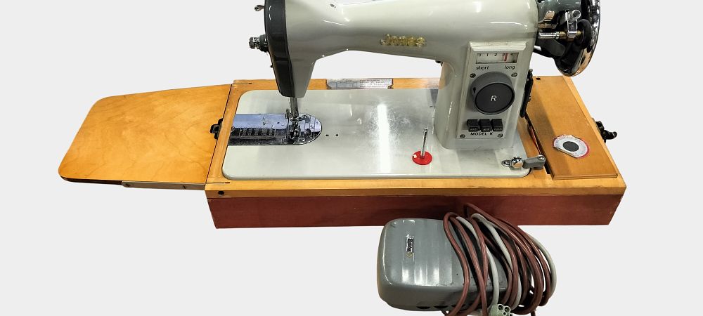 Lot 460: A Jones Model K Electric Sewing Machine