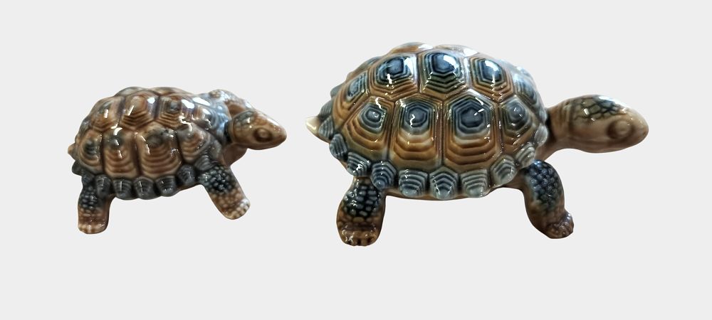 Lot 496: A Pair of Wade England Porcelain Tortoise Figurines including a Lidded Trinket Box