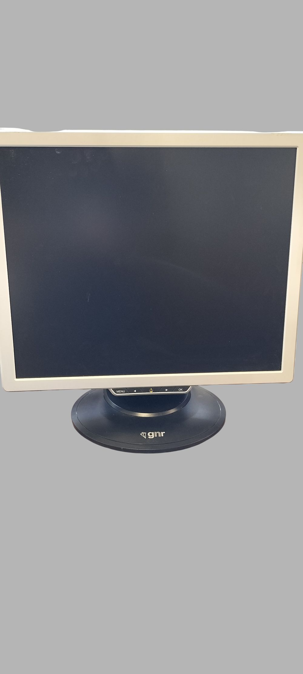 Lot 371: A GNR TS902 19-inch LCD Computer Monitor