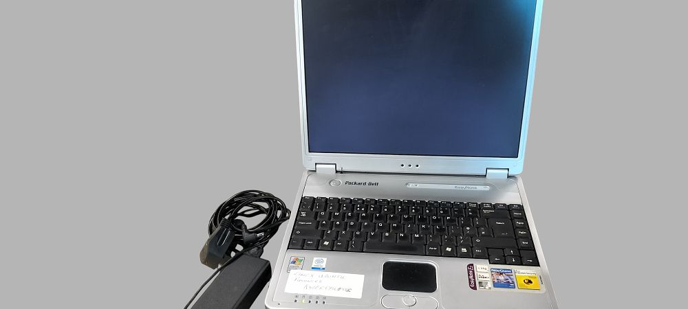 Lot 372: Packard Bell EasyNote E2310 Laptop Model MIT-LYN02 with Linux Ubuntu