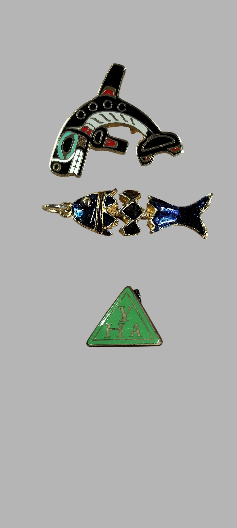 Lot 446: A Trio of Vintage Enamel Costume Jewellery and Memorabilia Items
