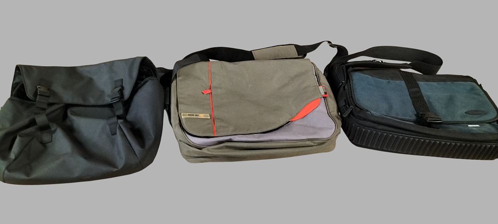 Lot 159: Three Messenger Style Laptop Bags including Tech Air