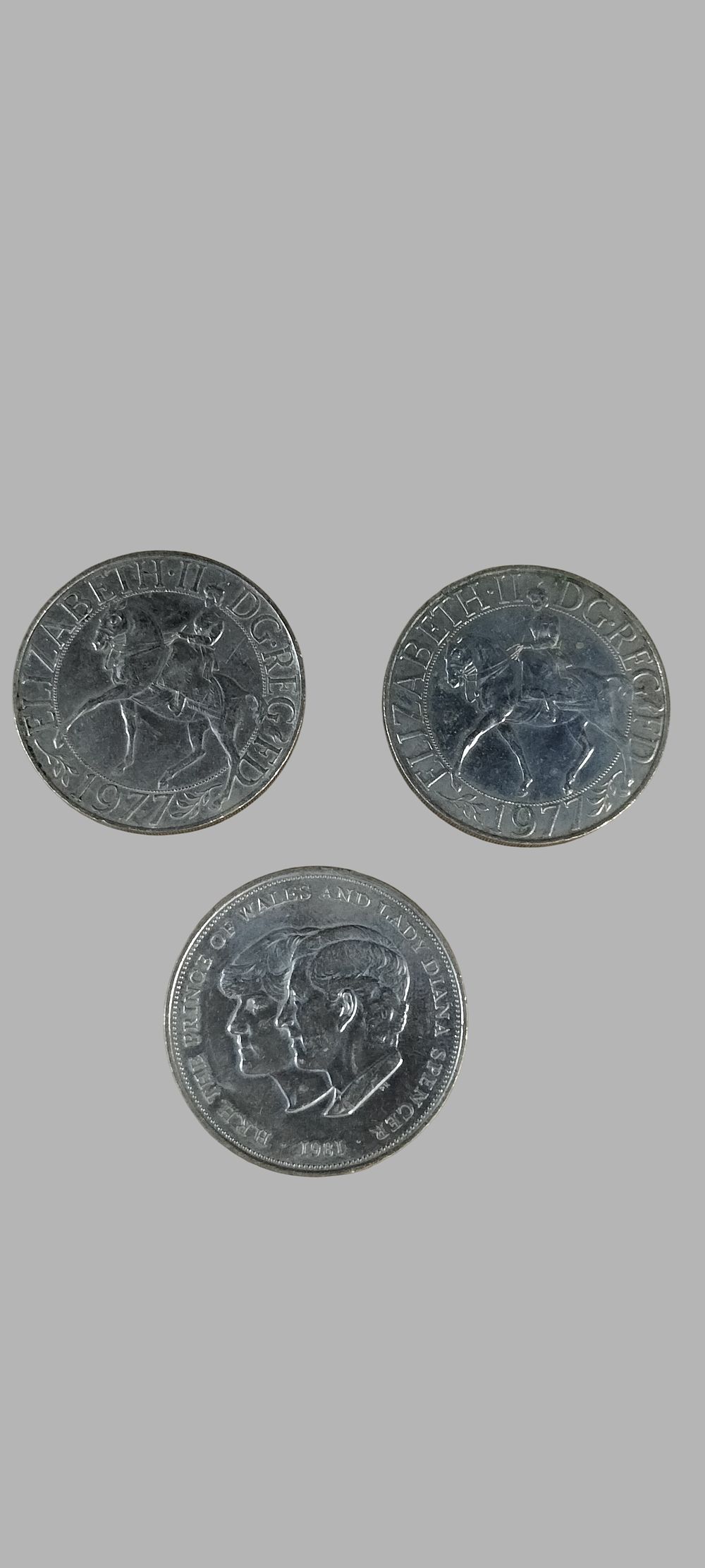 Lot 162: Three UK Commemorative Cupro-Nickel Twenty-Five New Pence Crowns