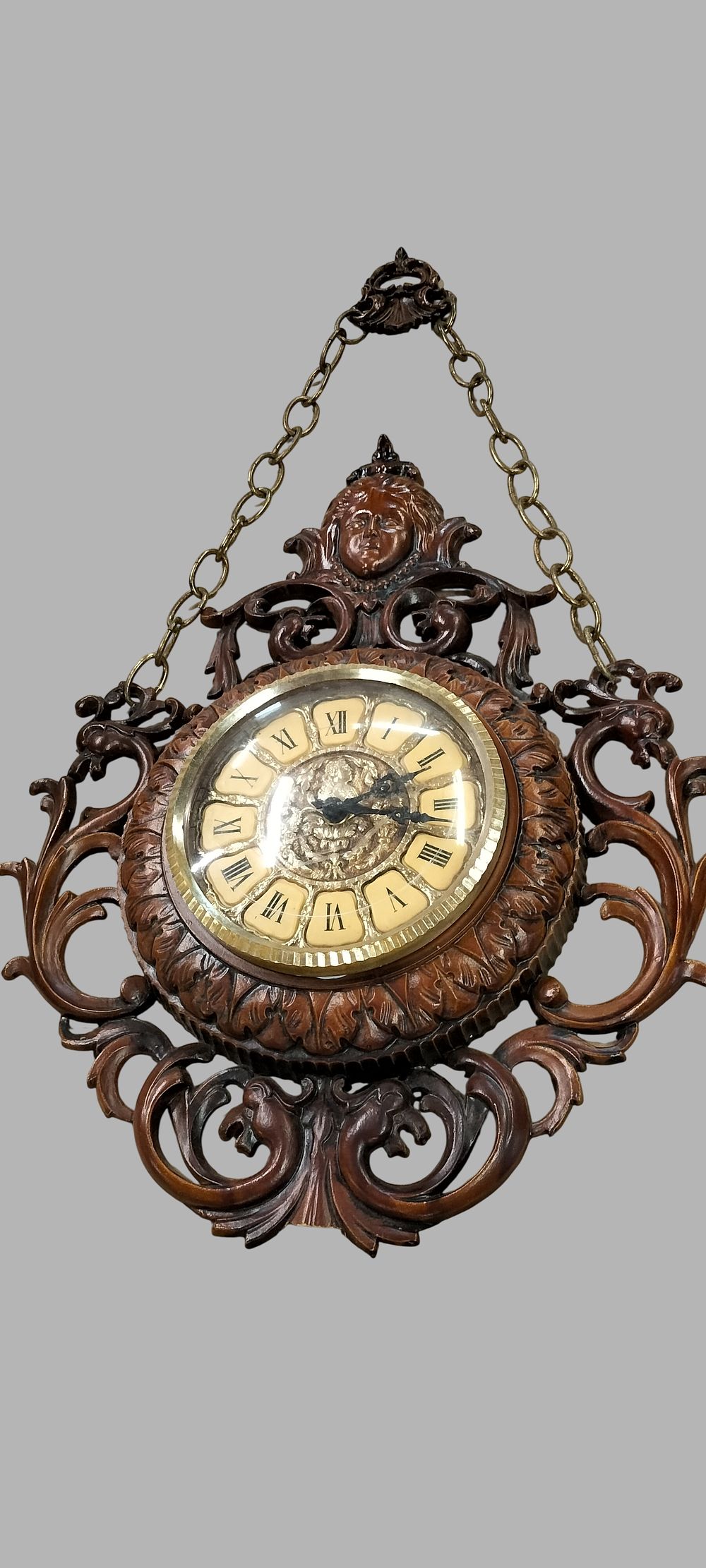 Lot 166: Battery Operated CM Mod Depositato Italian Polystyrene Rococo Revival Wall Clock