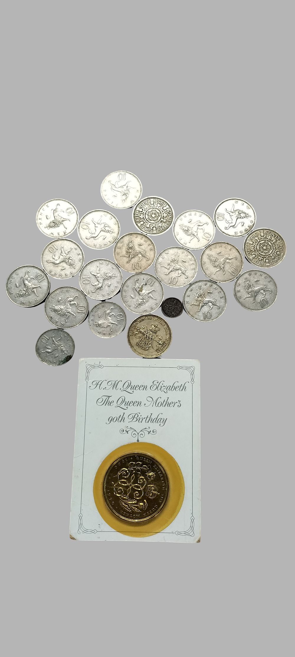 Lot 231: A Collection of UK Pre-decimal and Decimal Coins including Commemorative Issues