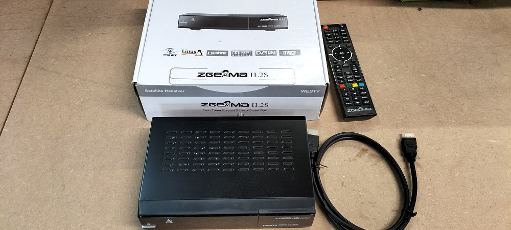 Lot 287: A Zgemma H.2S Twin Tuner Enigma 2 Linux Smart Box Satellite Receiver Equipment
