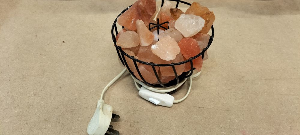 Lot 297: Himalayan Pink Salt Basket Table Lamp