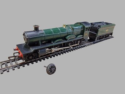 Tri-ang Hornby OO Gauge R759 4-6-0 Hall Class Locomotive 4983 Albert Hall and Tender