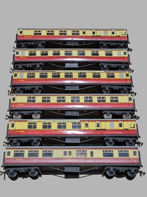 Six Hornby Dublo OO Gauge British Railways Crimson and Cream Tinplate Coaches