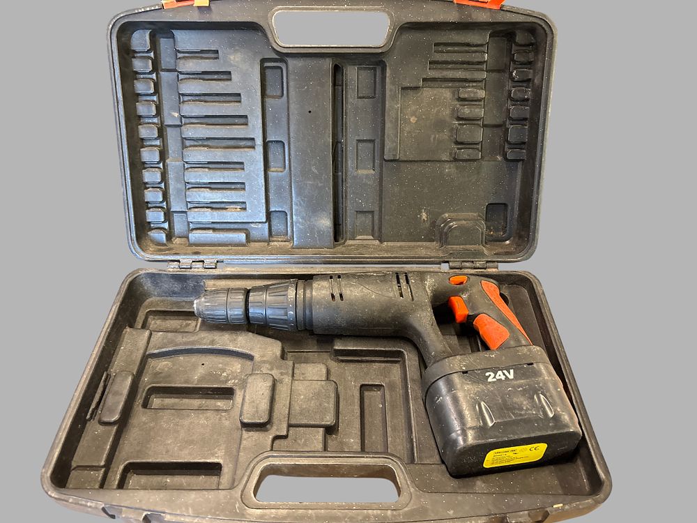 Lot 161: A Challenge Pro 24V Cordless Drill Driver in Carrying Case
