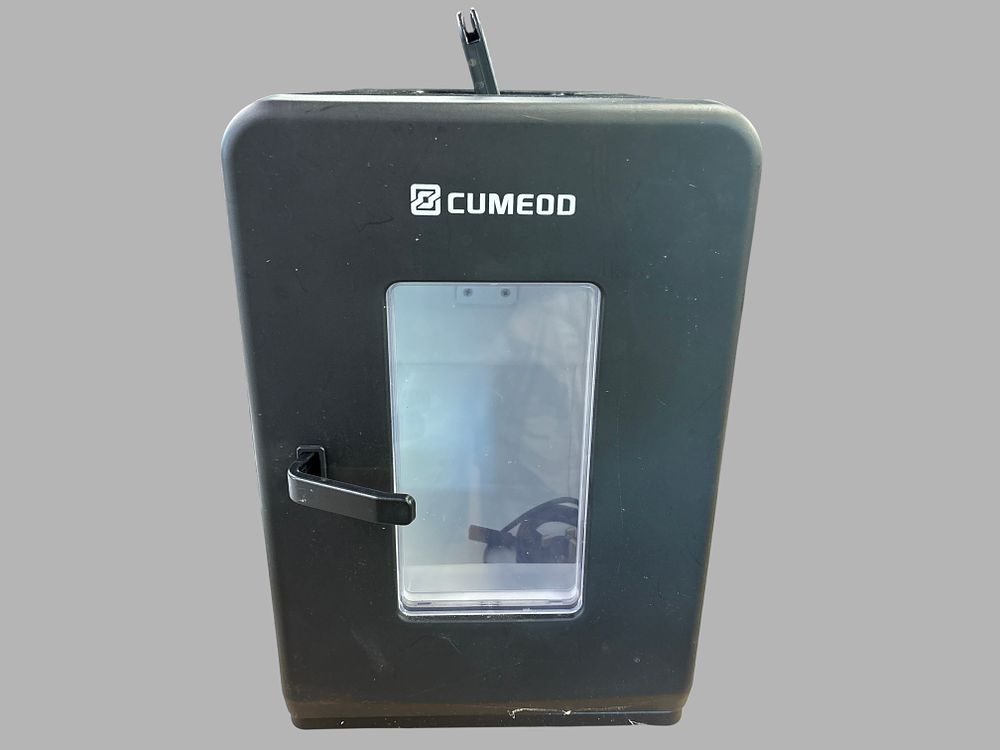 Lot 176: Cumeod Portable Thermoelectric Mini Fridge