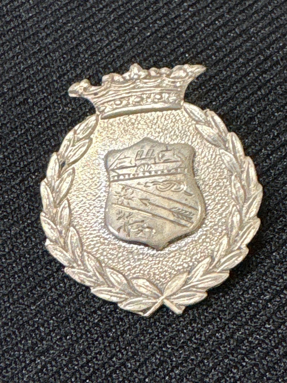 Lot 358: A Sterling Silver PNF Fascio di Londra Badge by William James Dingley Birmingham 1924