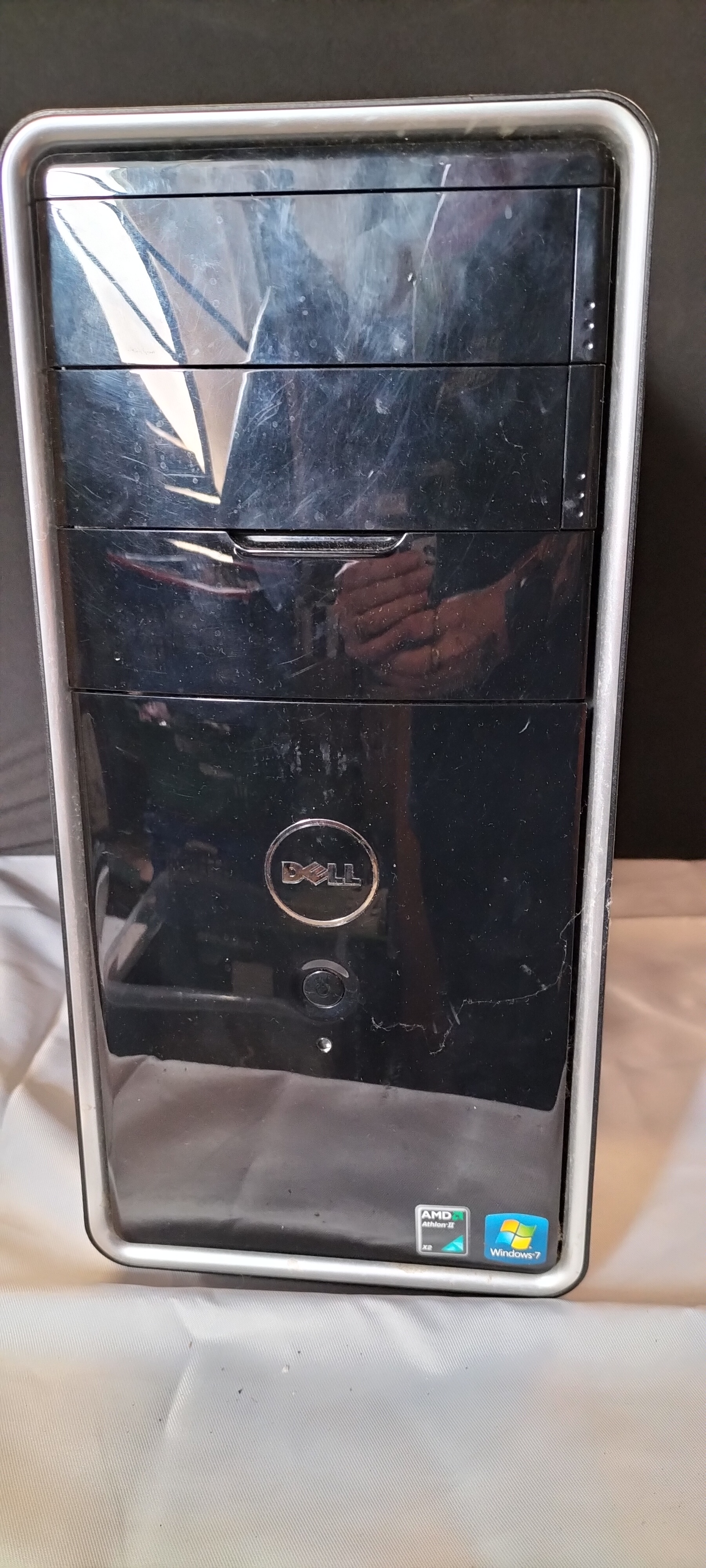 A Dell Inspiron 570 Desktop Tower Computer