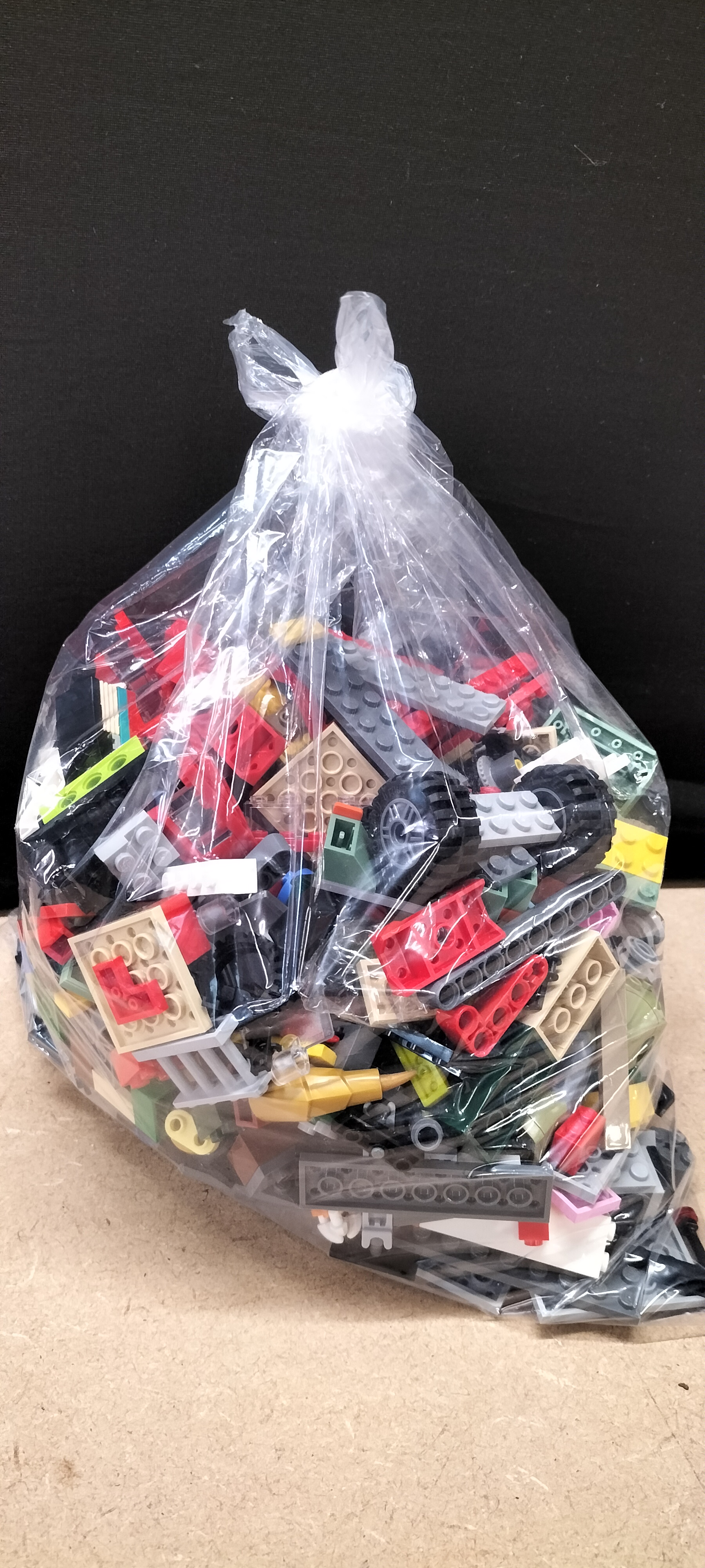 A 1KG Assortment of Loose LEGO Plastic Building Blocks