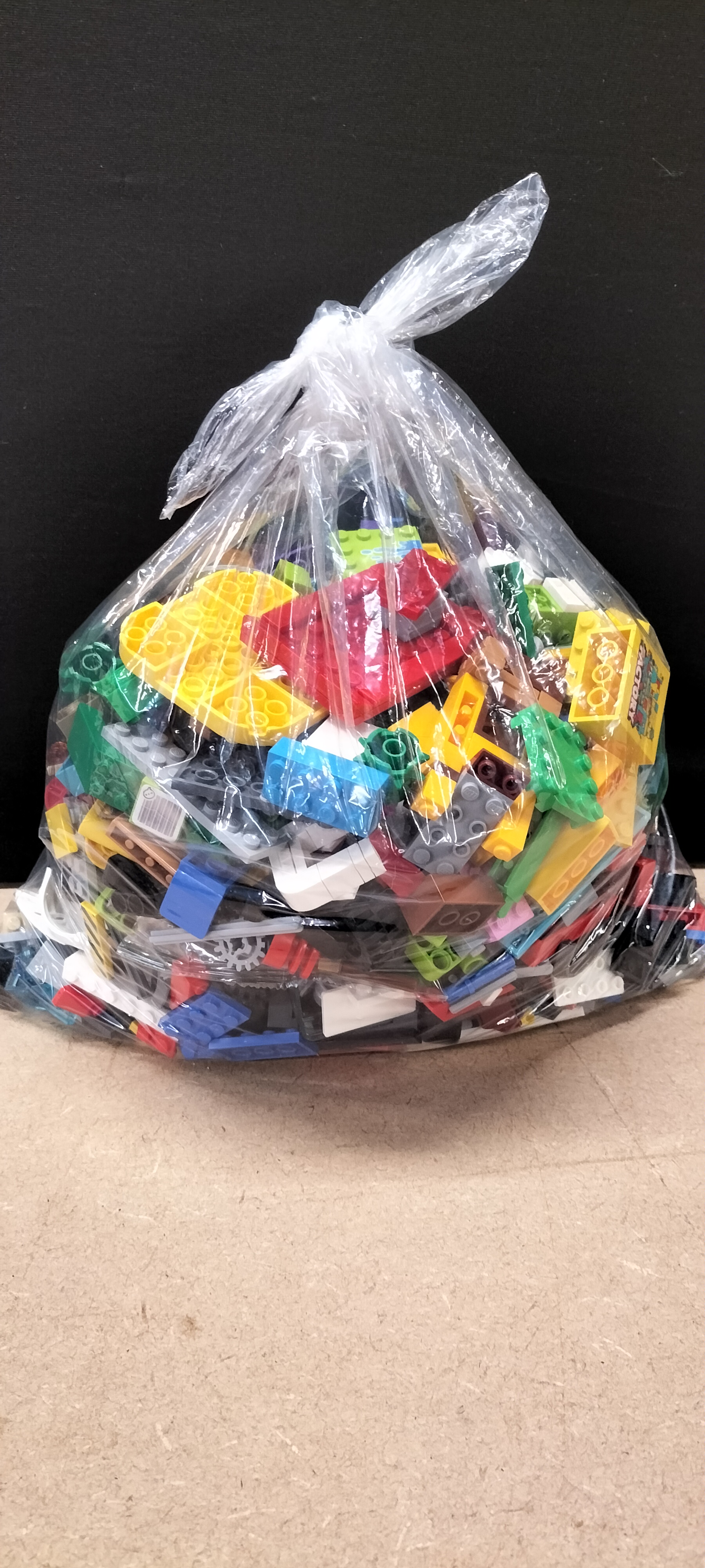 A 1KG Assortment of Loose Plastic LEGO Building Bricks and Components
