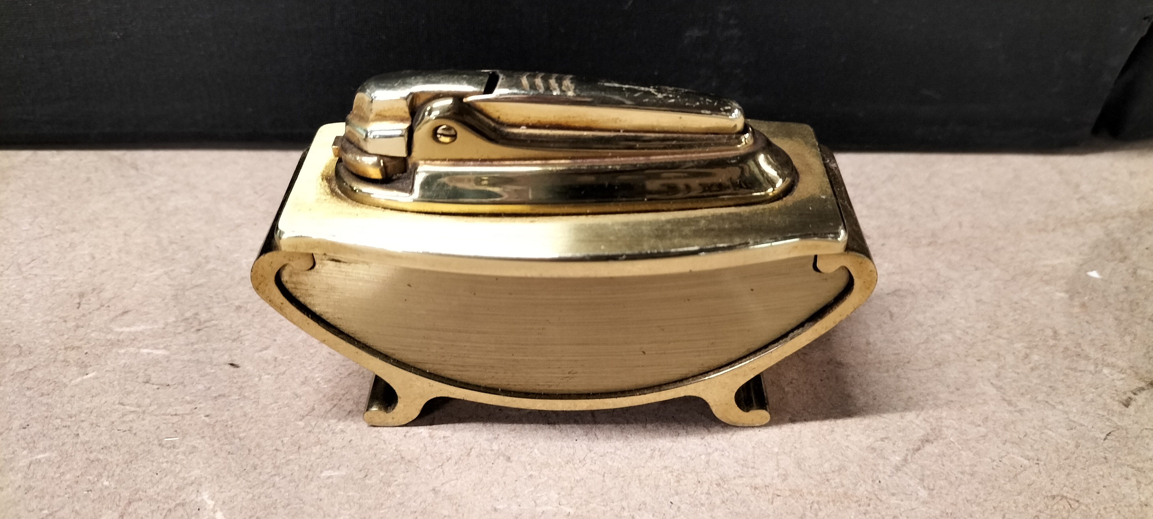 A Vintage Ronson Brass Table Lighter