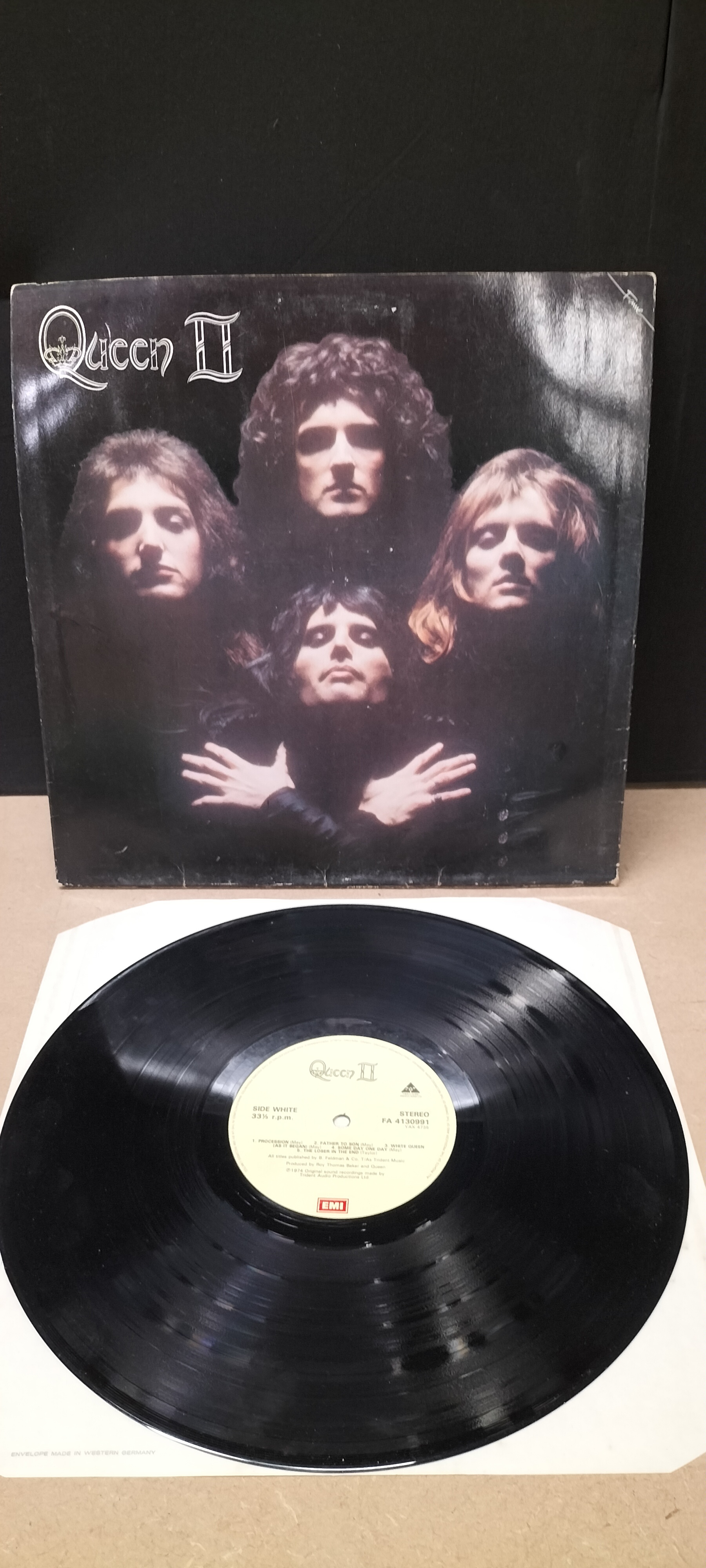 A Queen Queen II Vinyl LP Reissue, Fame EMI FA 4130991
