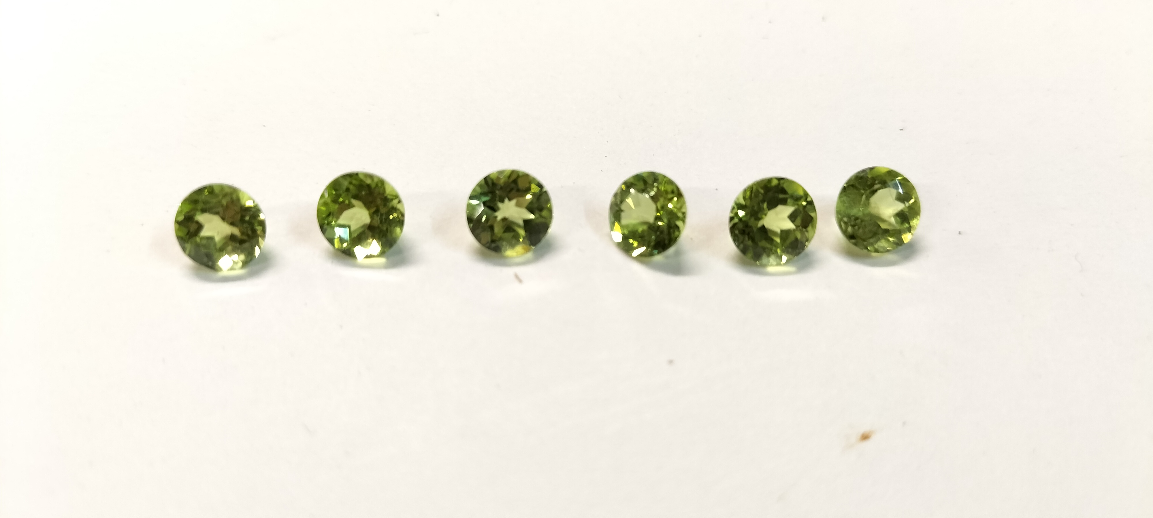 6 Round Faceted Peridot Gemstones.6.10 ct