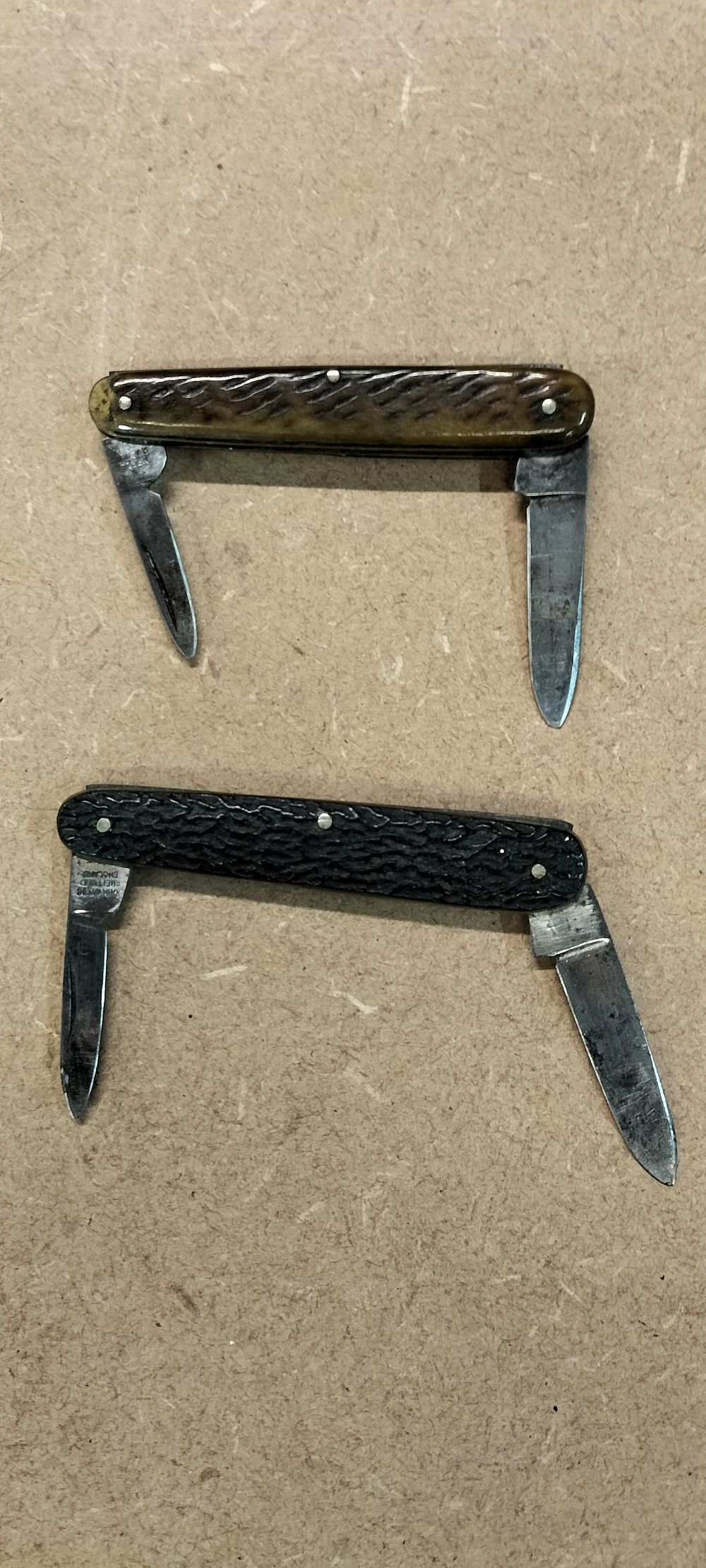 Lot 382: 2 Vintage Carbon Steel and Jigged Composition Pocket Knives including Saynor