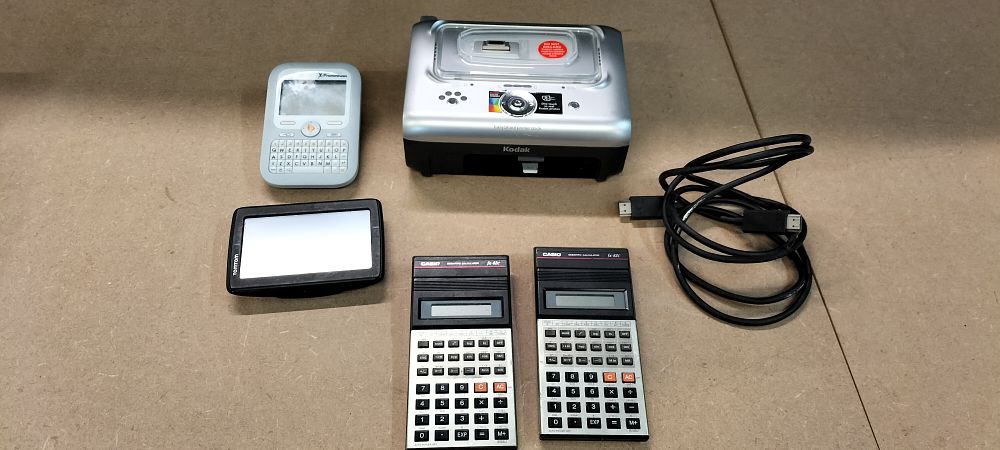 Lot 383: A Collection of 6 Electronic Devices Including Casio Scientific Calculator fx-82c and Kodak Printer Dock