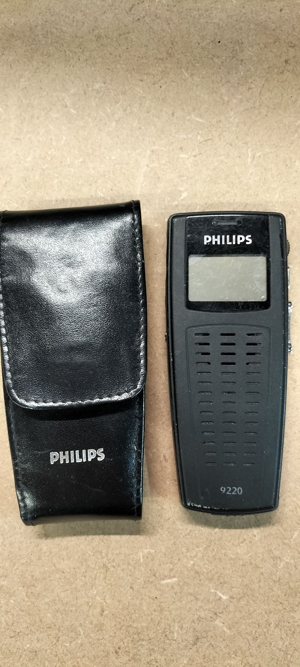 Lot 389: A Philips Digital Pocket Memo Voice Recorder with Case, LFH9220/00
