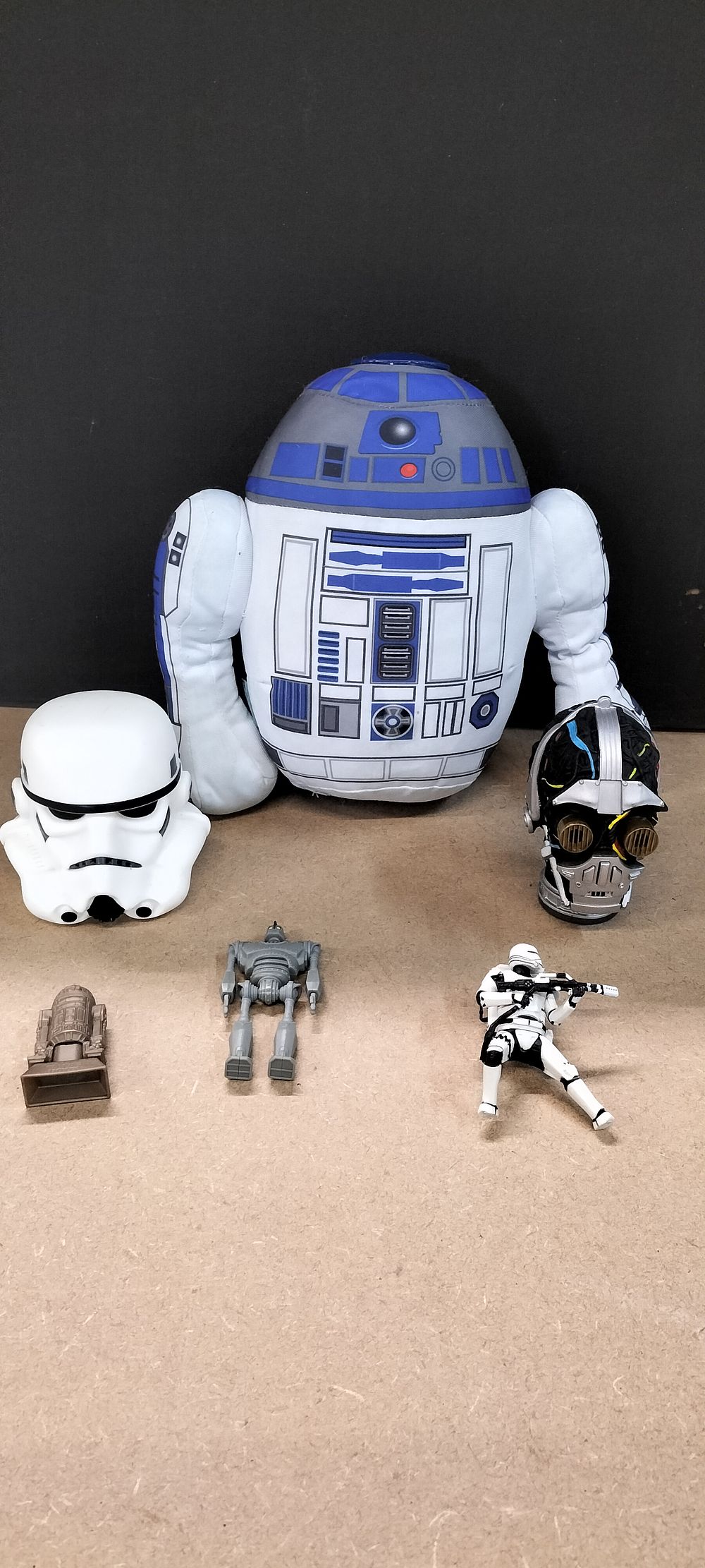 Lot 395: A Collection of 6 Star Wars Themed Plastic and Polyester Toys and Replicas