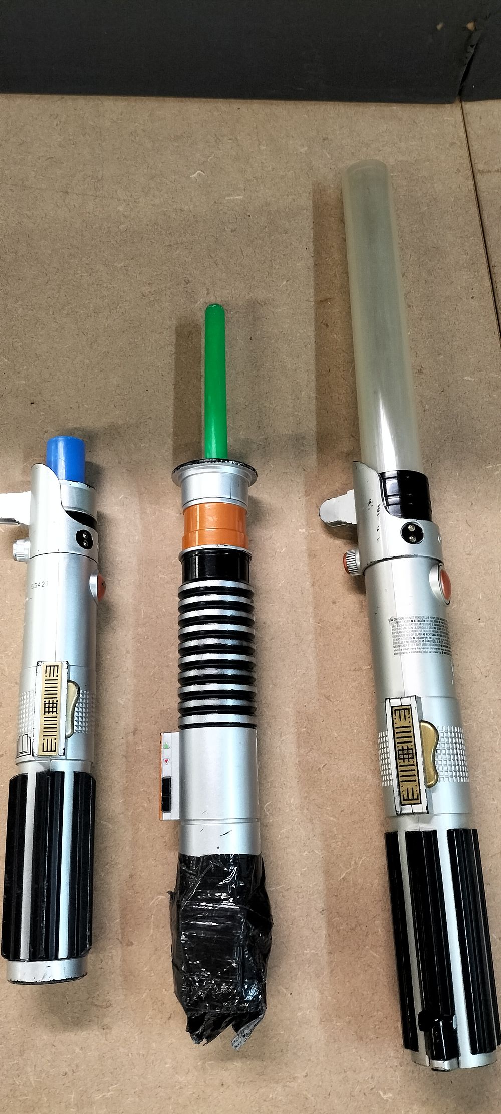 Lot 396: 3 Plastic Star Wars Style Retractable Blade Roleplay Toy Lightsabers, 83421