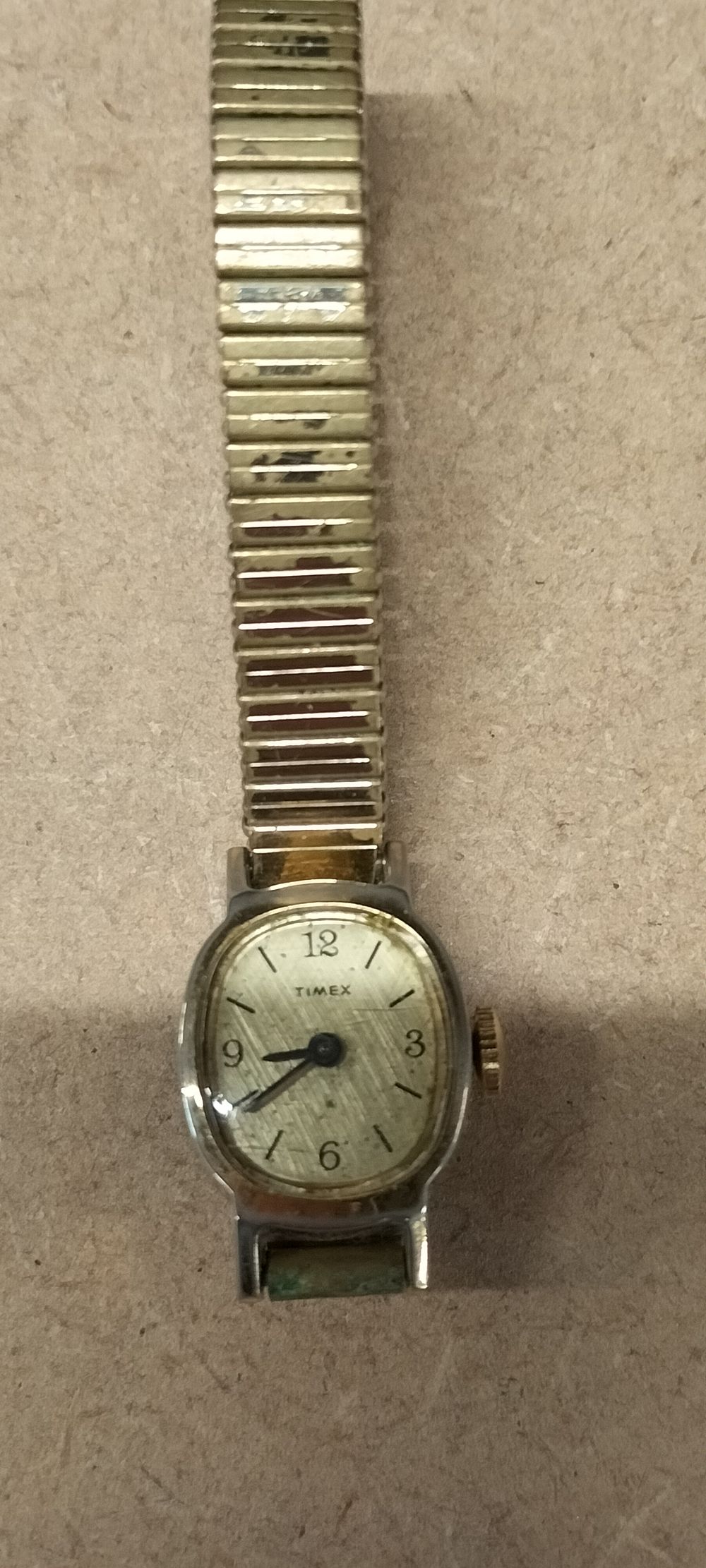 Lot 324: A Timex Base Metal Bezel and Stainless Steel Back Ladies' Wrist Watch