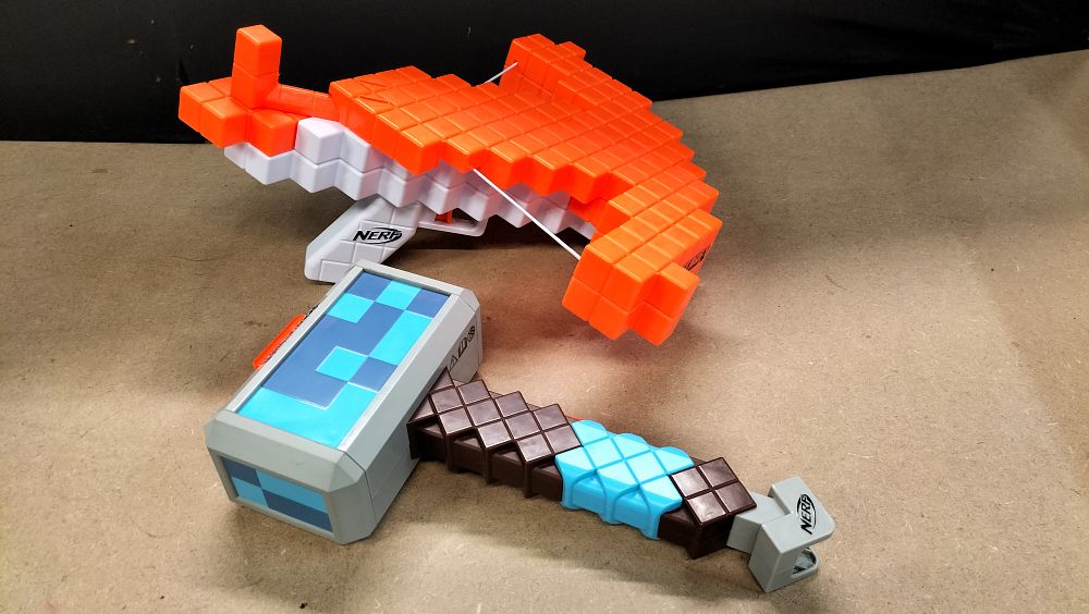 Lot 169: 2 Nerf Minecraft Plastic Blasters, Hammer and Crossbow