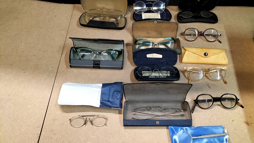 Lot 175: An Assortment of 12 Vintage Metal and Acetate Spectacles including National Eye Service