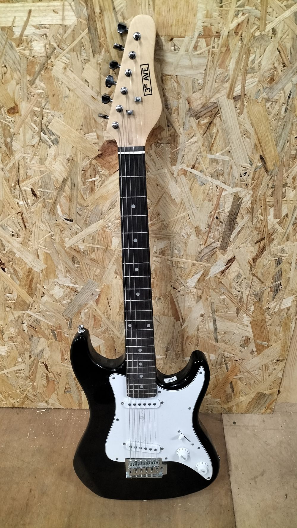 Lot 227: A 3rd Avenue Gloss Black 3/4 Size Electric Guitar