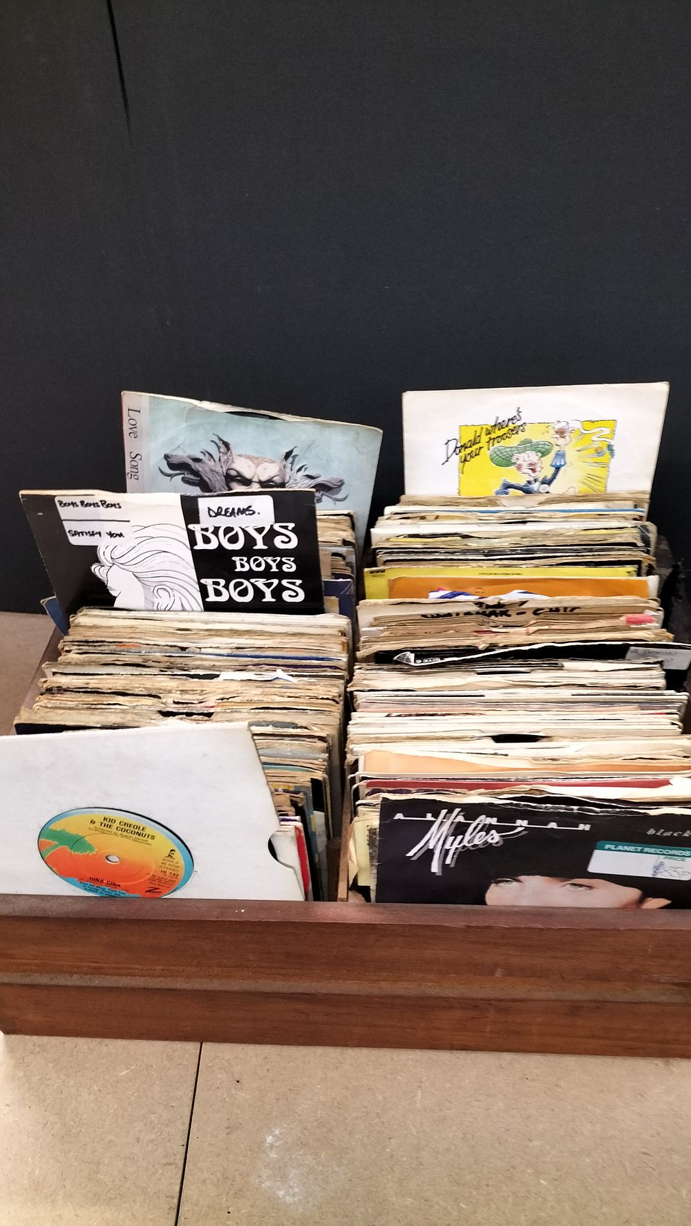 Lot 254: An Assortment of 100-150 Vintage Vinyl 7 Inch Singles