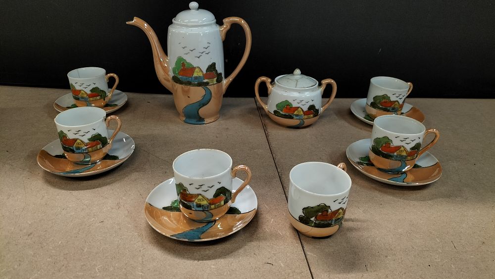 Lot 266: A 1926. 13 Piece Vintage Yukori Porcelain Lustreware Tea Service