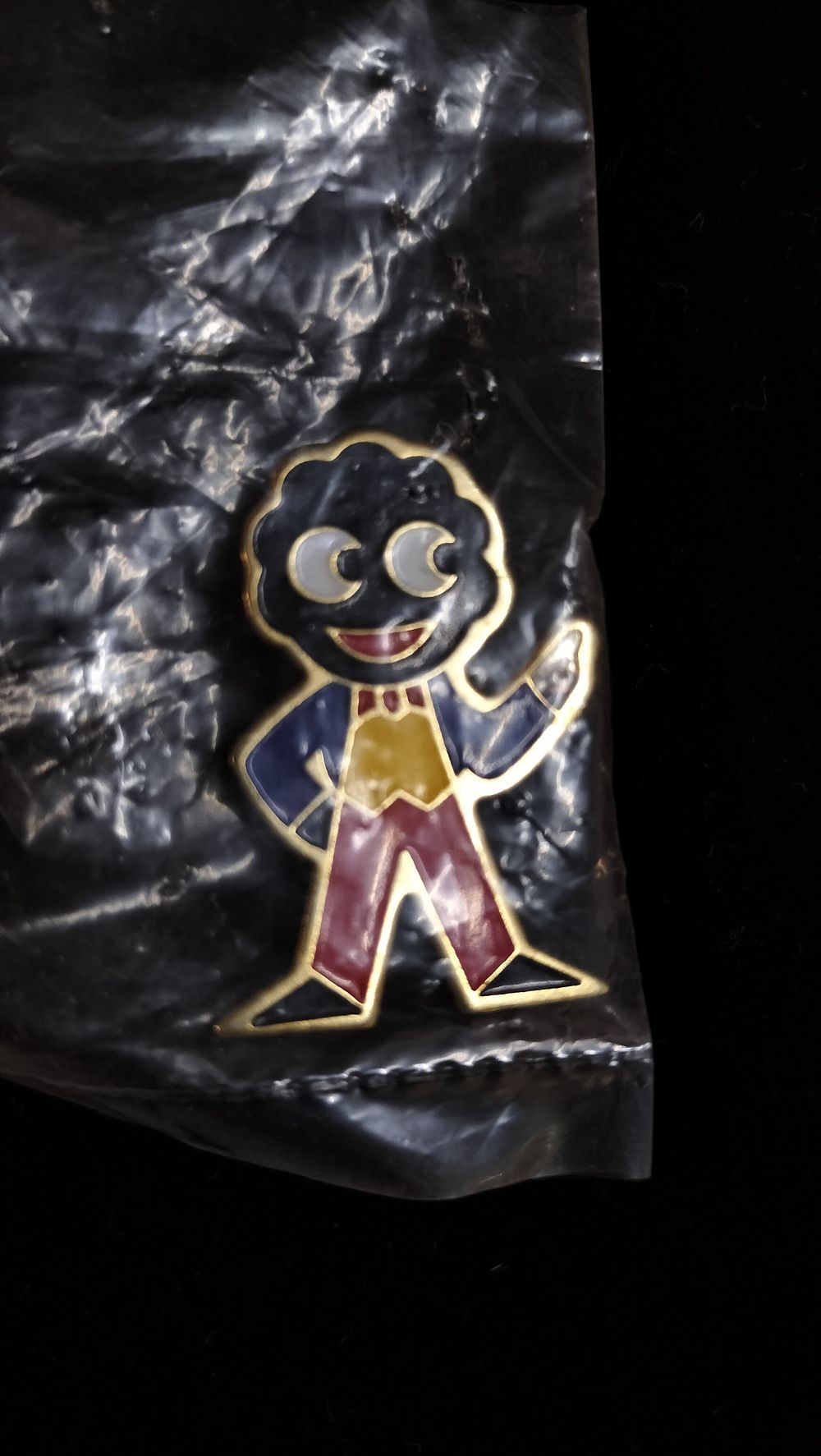 Lot 283: An Enamel and Gold Toned Metal Golly Pin Badge