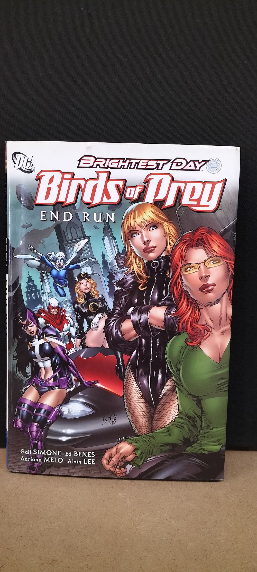 Lot 327: DC Comics Birds of Prey: End Run Brightest Day Trade Paperback Comic Book