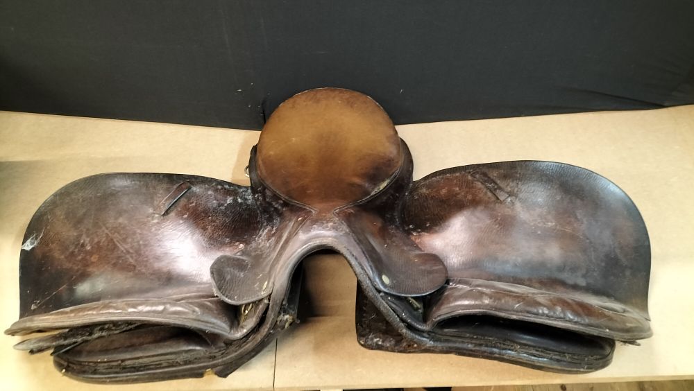 Lot 340: A Vintage Leather Horse Saddle with a Split Seat Cavalry Style