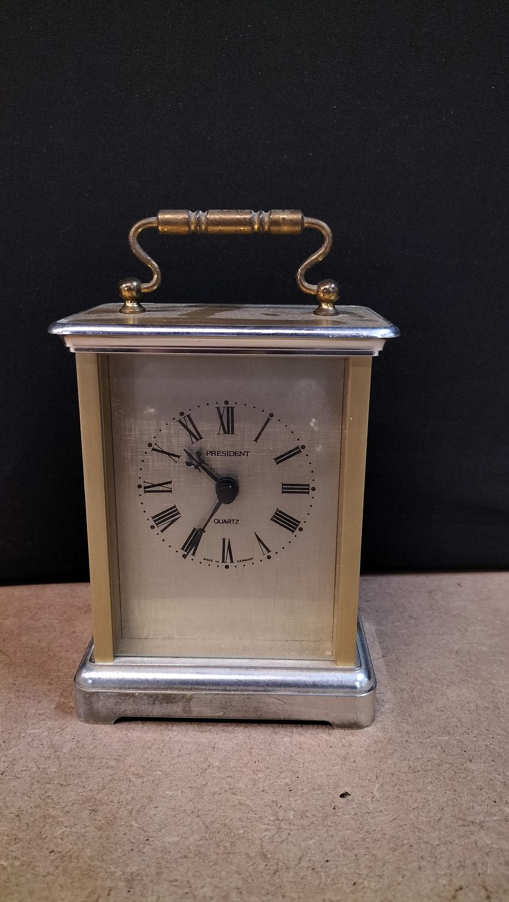 Lot 171: A President Quartz Carriage Style Mantel Clock Made in Germany