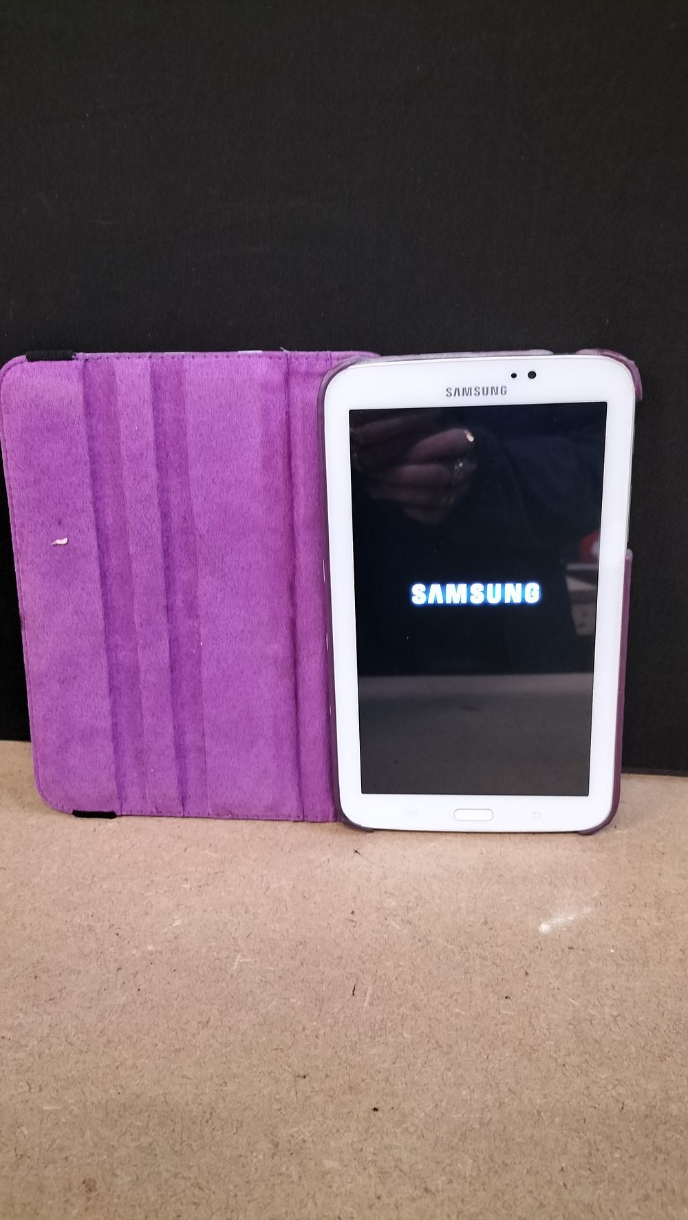 Lot 192: Samsung Galaxy Tab 3 SM-T210 8GB Wi-Fi Tablet with Folio Case