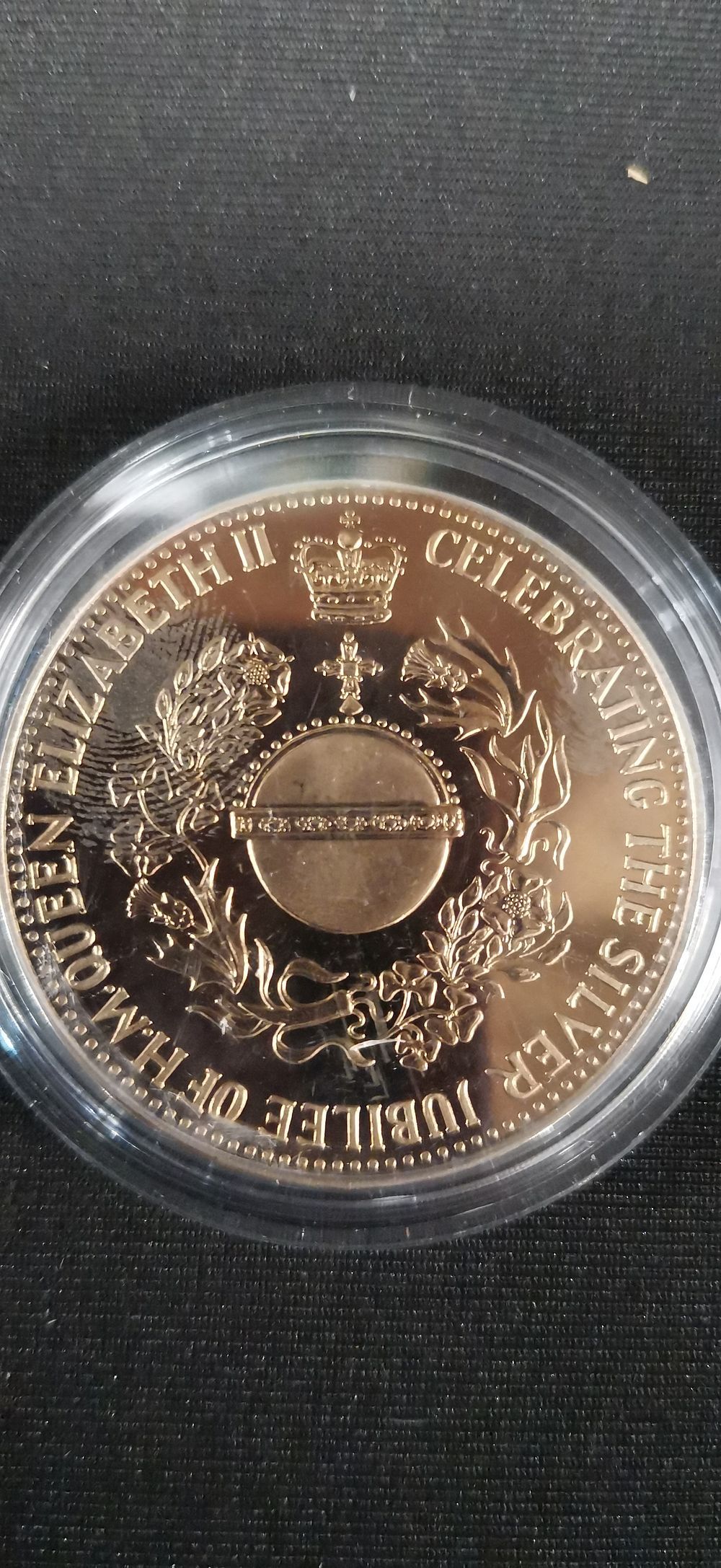 Lot 222: 1977 H.M. Queen Elizabeth II Silver Jubilee Commemorative Silver Toned Medallion
