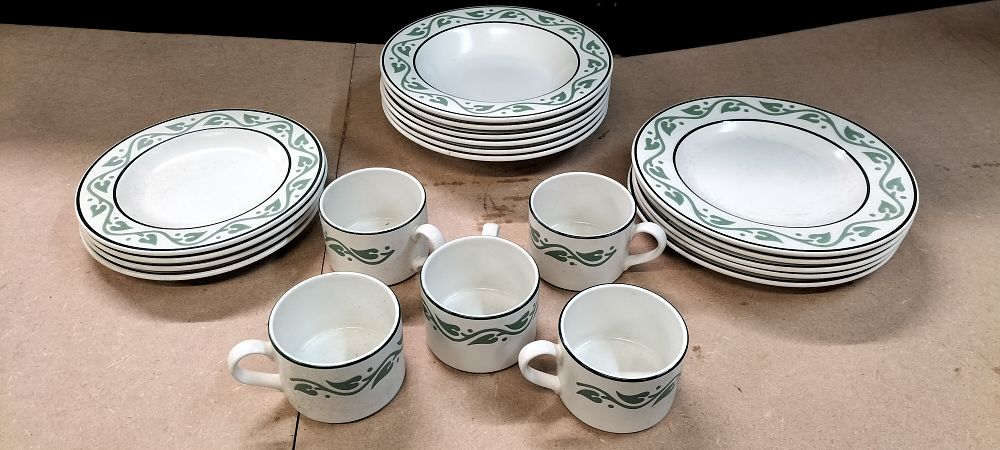 Lot 270: A Set of 15 Hornsea Pottery Loire Pattern Earthenware Tableware