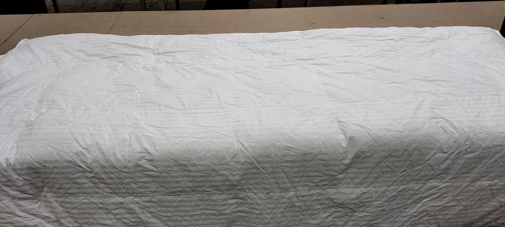 Lot 289: Natural Collection Hungarian Goose Down Super King 4.5 Tog Duvet