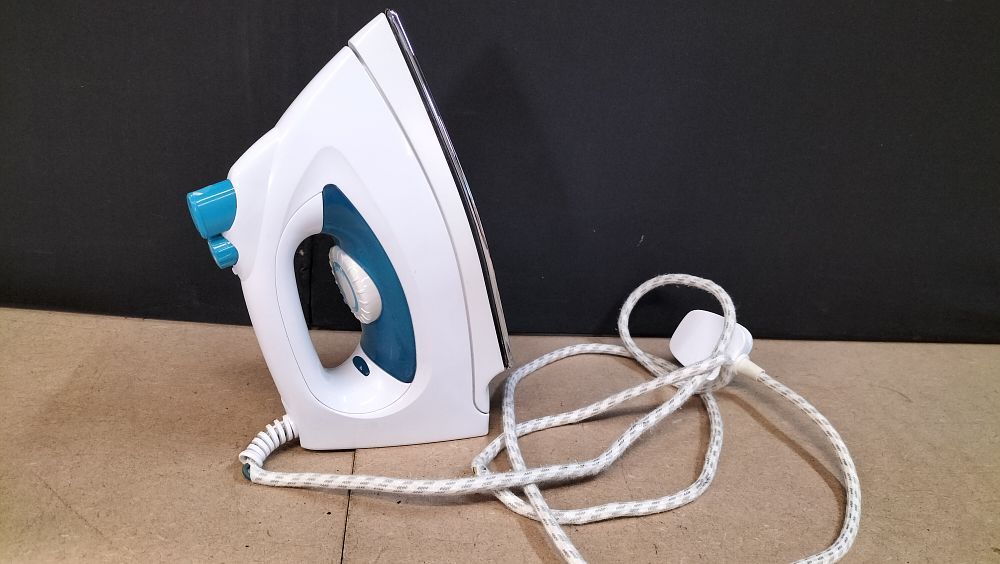 Lot 301: A Moulinex Chronomate 50 Double Action Electric Steam Iron, TYPE AY1