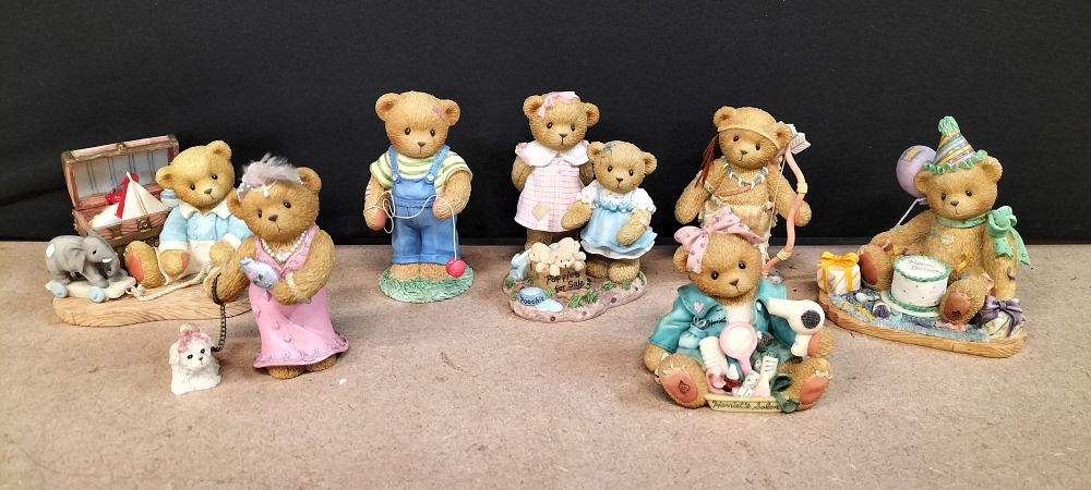 Lot 318: A Collection of 7 Enesco Cherished Teddies Figurines