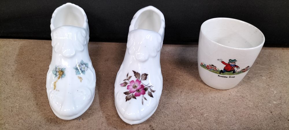 Lot 321: 2 Gainsborough Bone China Miniature Shoes G 67 9 and a Beswick Freddie Frog Cup